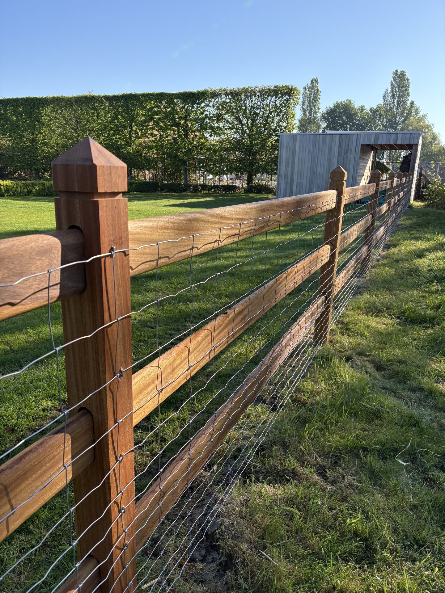 Détail tête diamant d’un poteau en bois dur